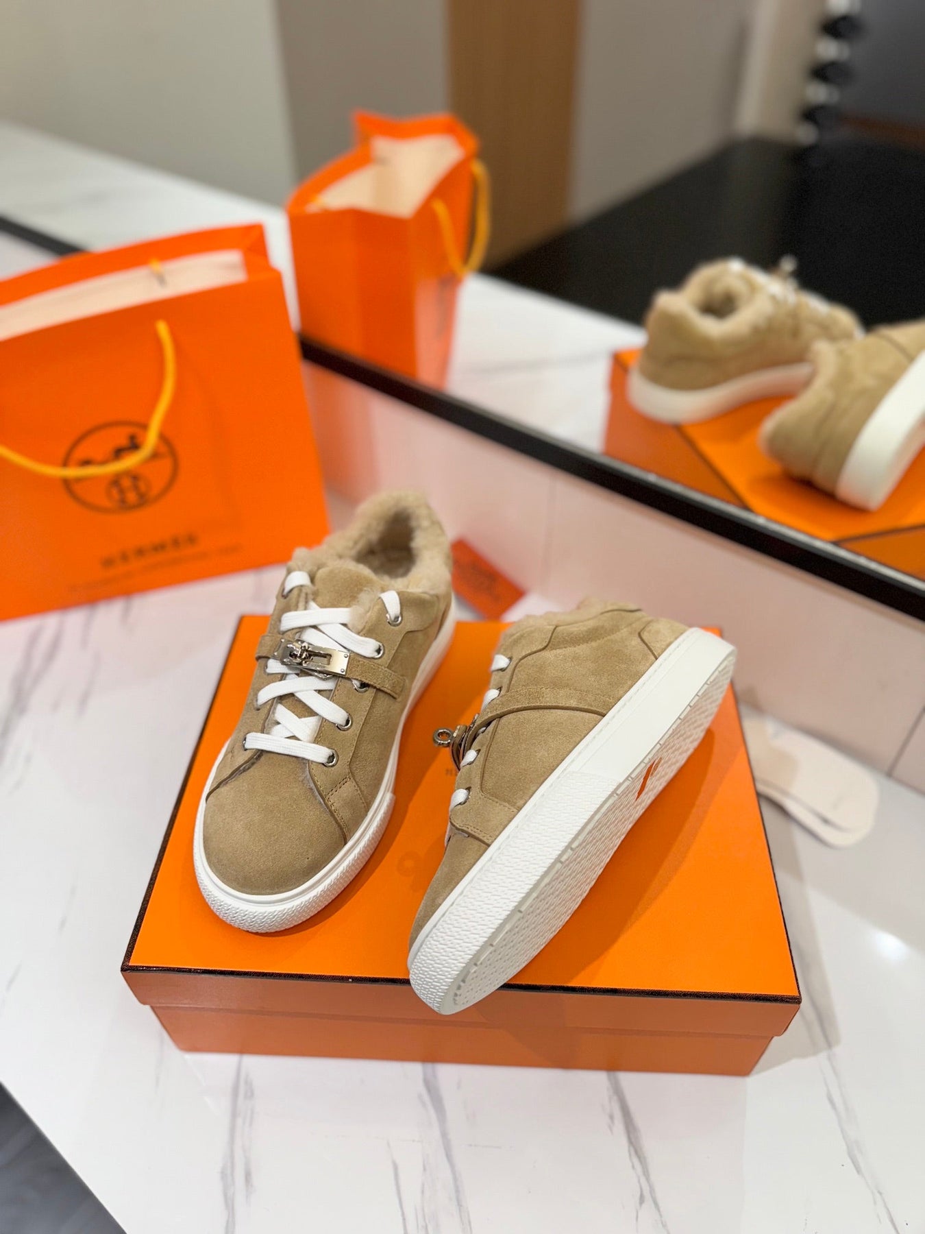 DAY SNEAKER IN TORTILLA BROWN SUEDE AND FLEECE LINING