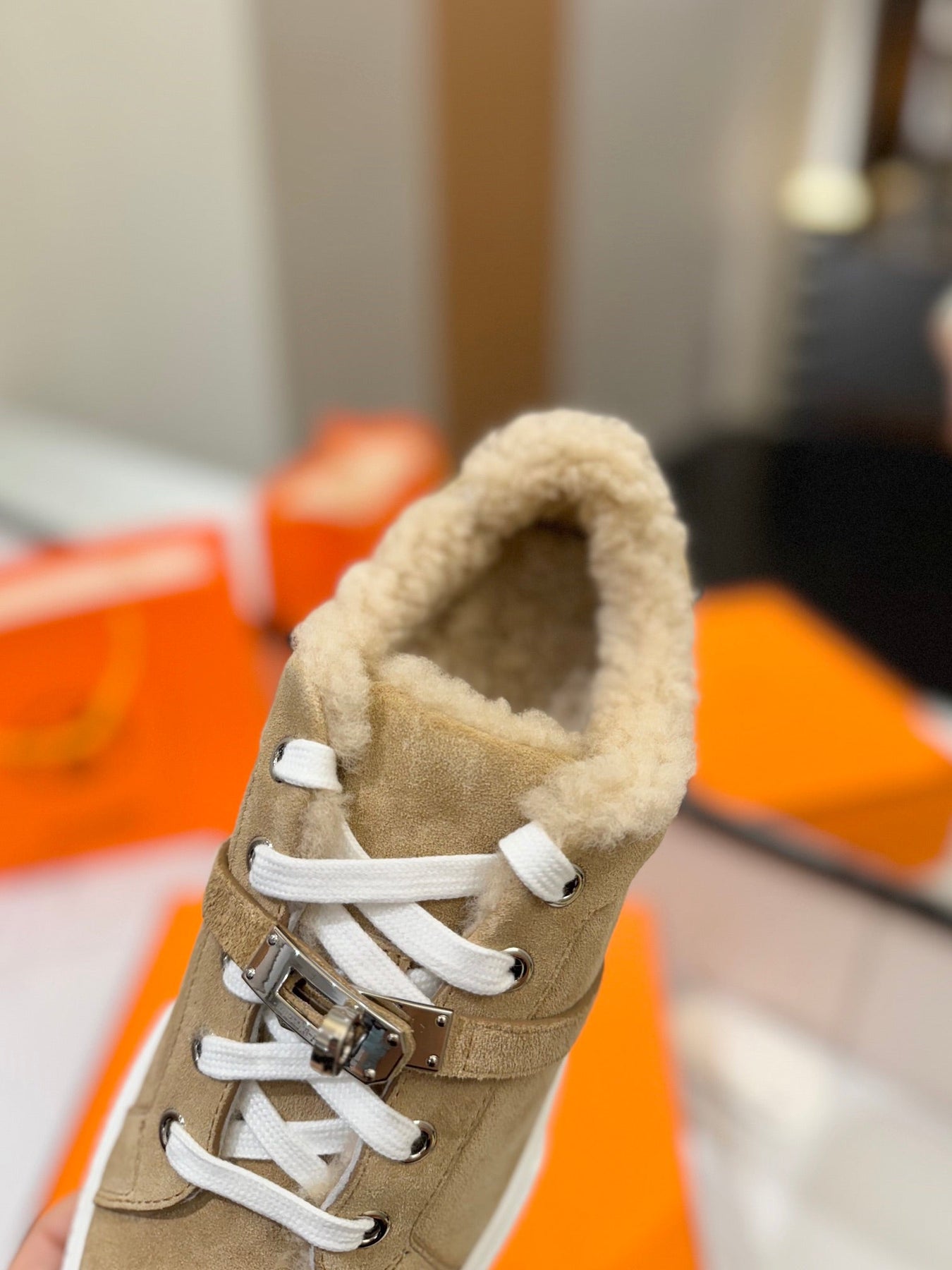 DAY SNEAKER IN TORTILLA BROWN SUEDE AND FLEECE LINING