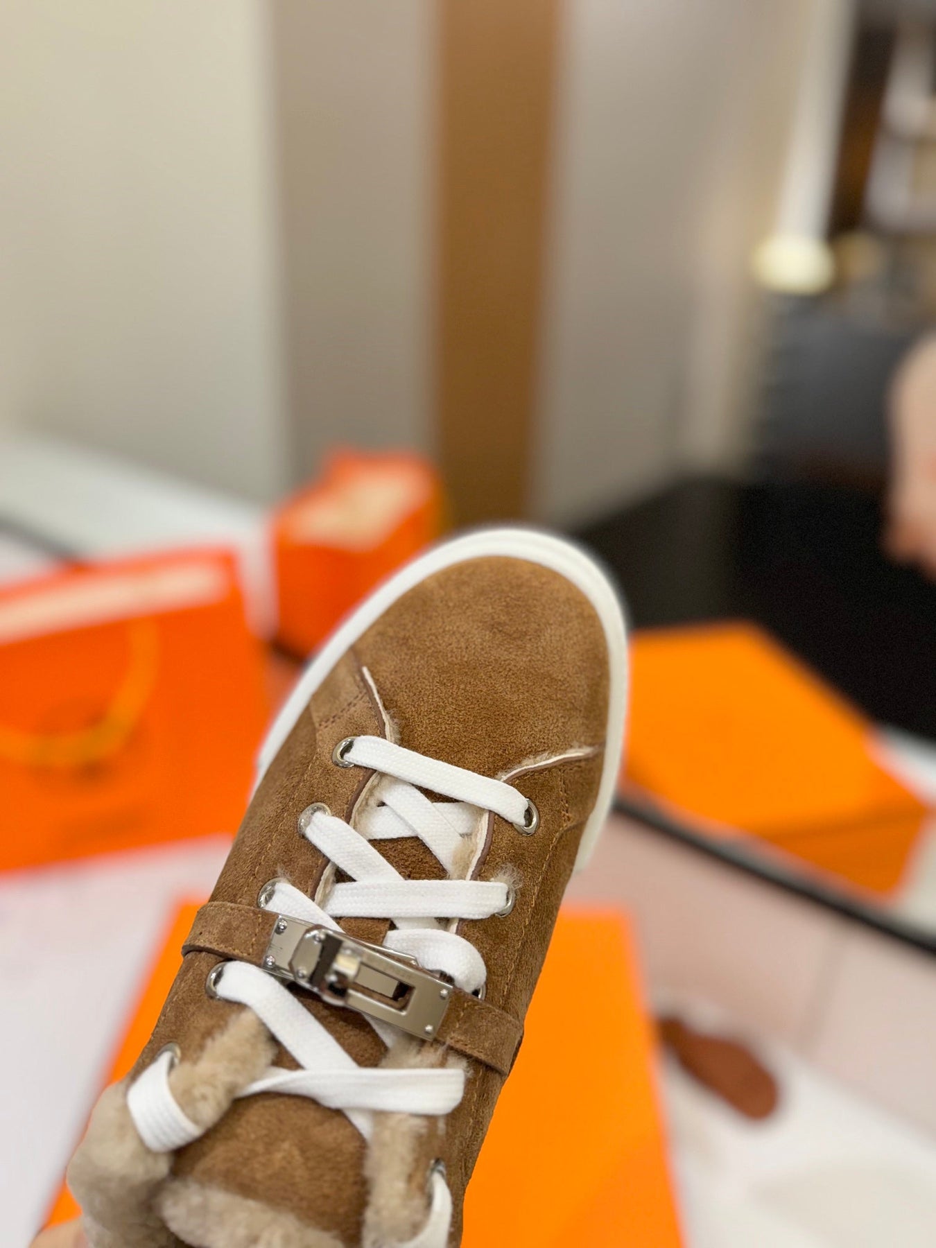 DAY SNEAKER IN BRONZE BROWN SUEDE AND FLEECE LINING
