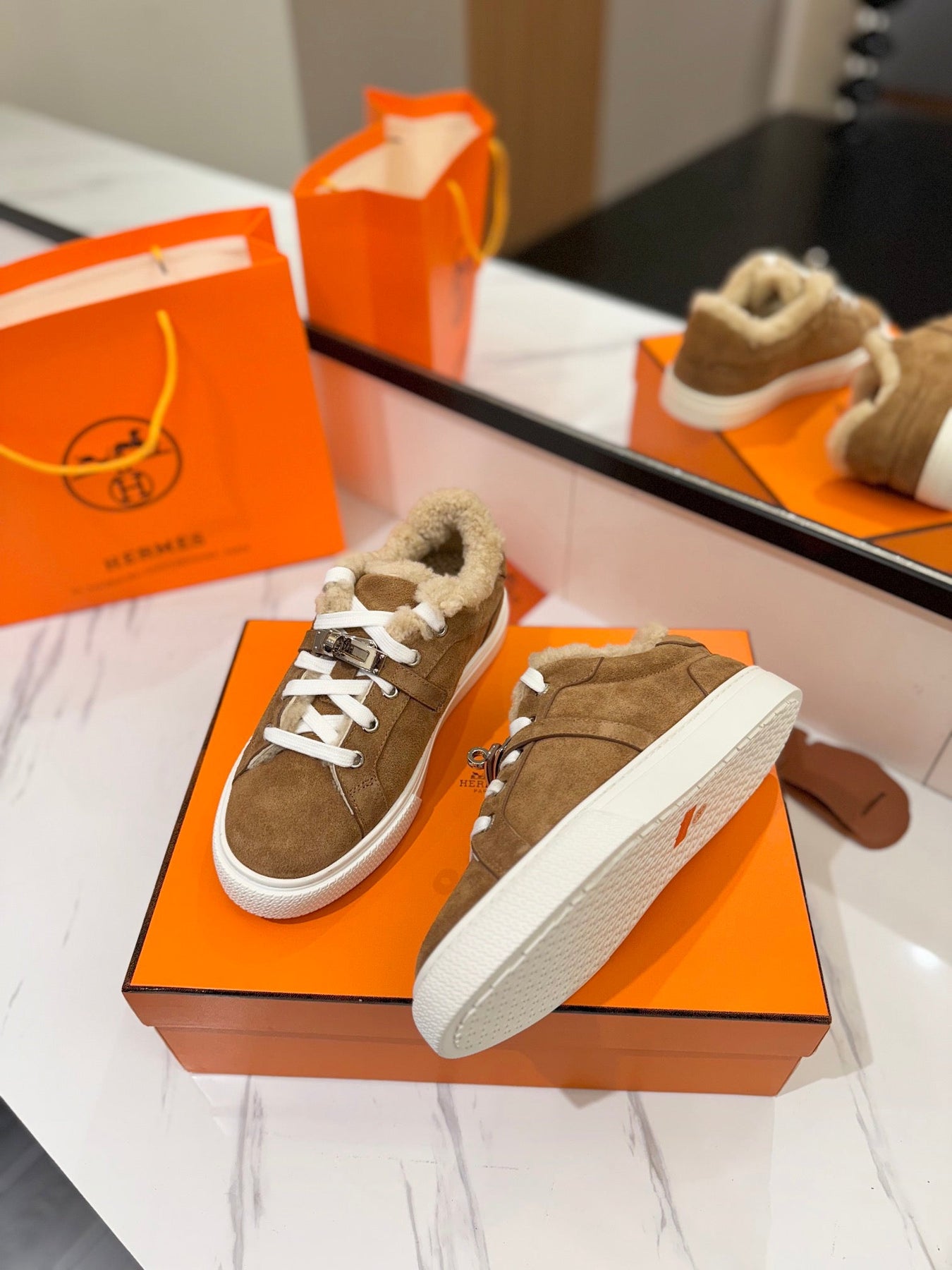 DAY SNEAKER IN BRONZE BROWN SUEDE AND FLEECE LINING