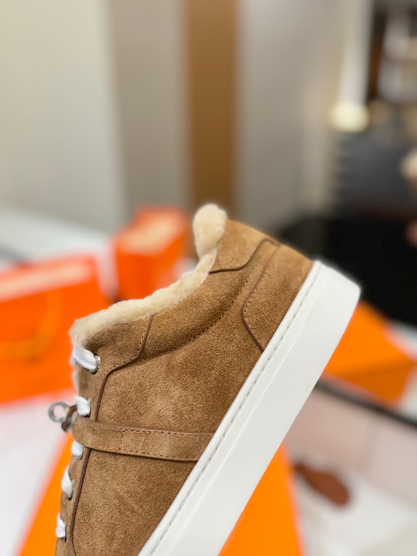 DAY SNEAKER IN BRONZE BROWN SUEDE AND FLEECE LINING