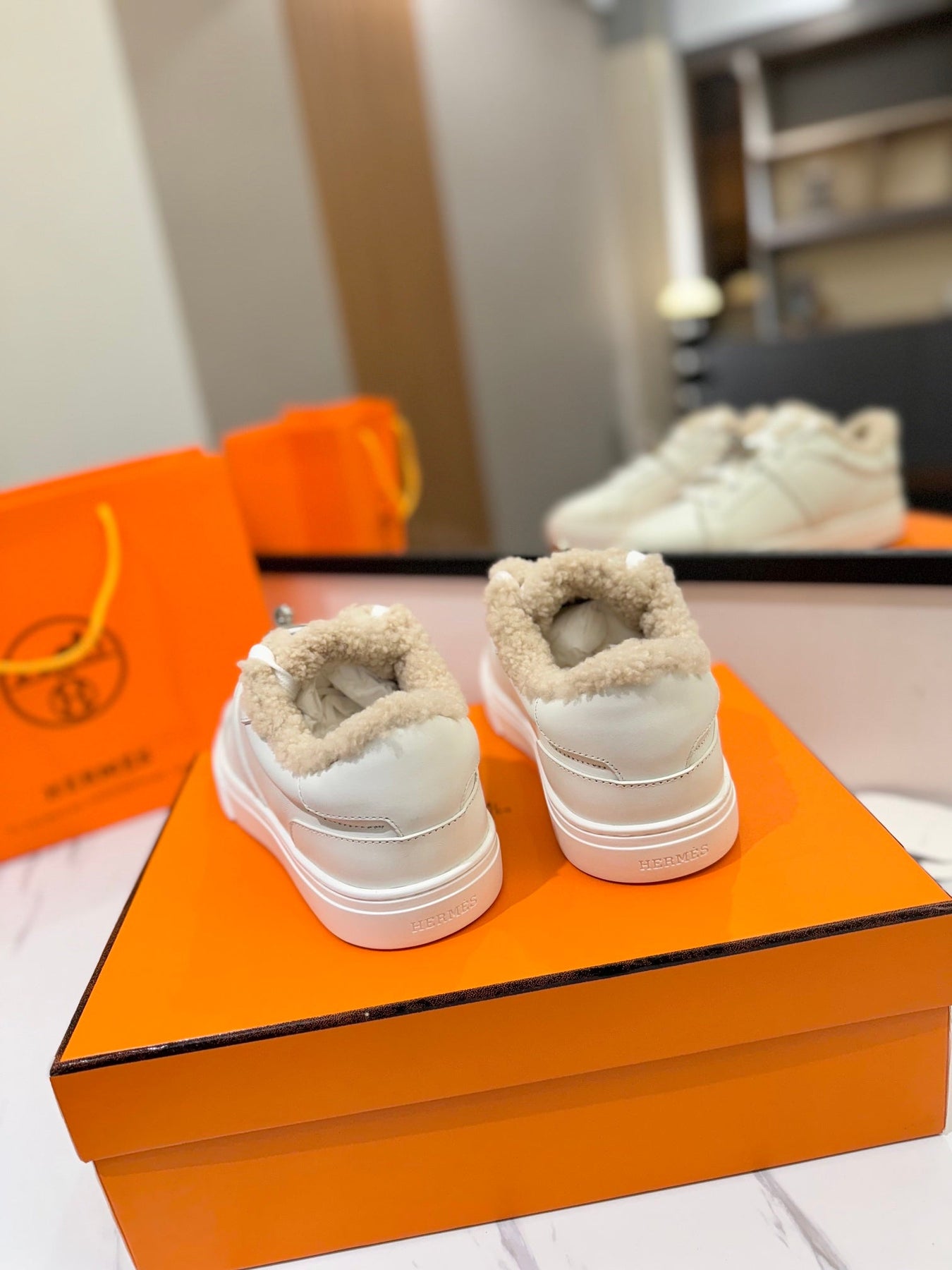 DAY SNEAKER IN WHITE CALFSKIN AND FLEECE LINING