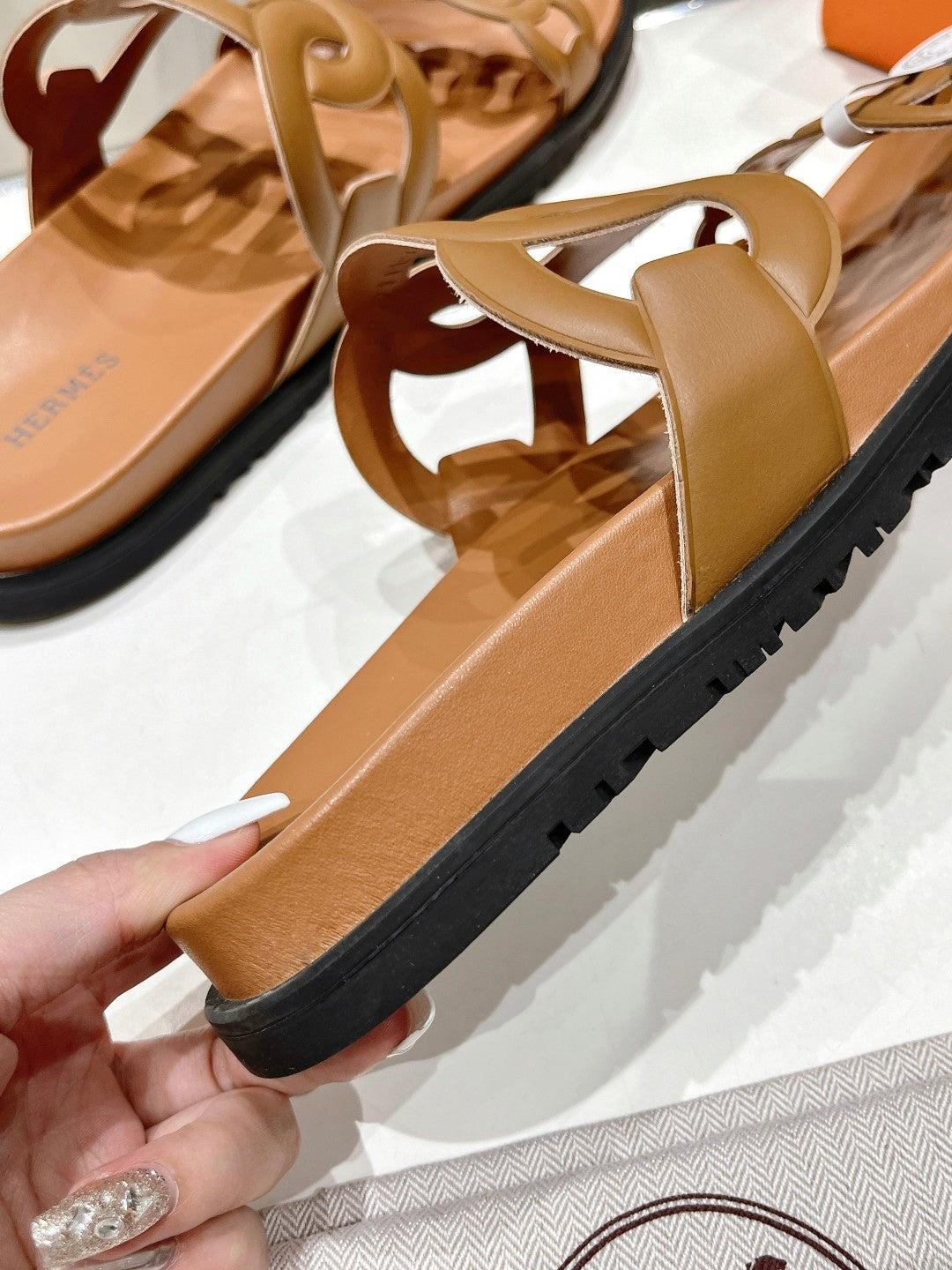 EXTRA SANDAL CARAMEL CALFSKIN