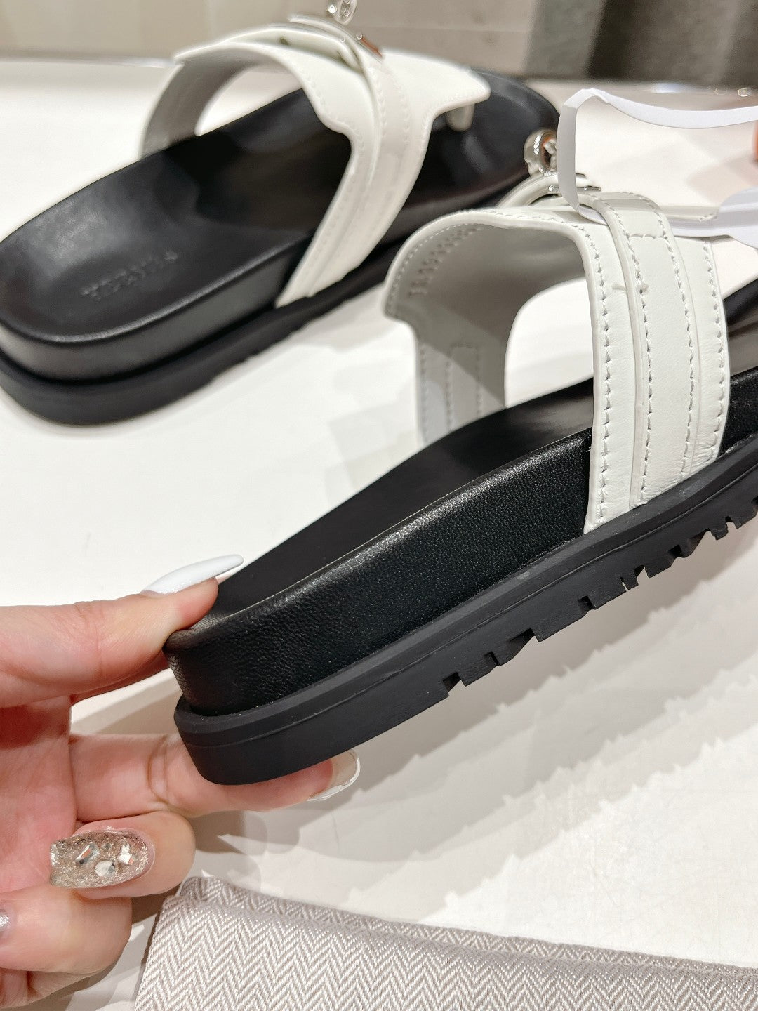 EMPIRE SANDAL BLACK MIX WHITE CALFSKIN