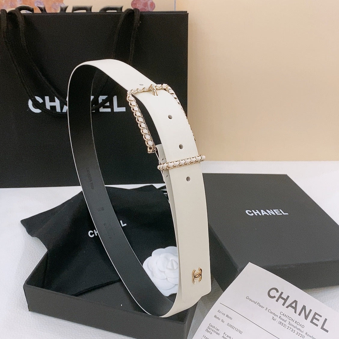 BELT 30MM IN BLACK AND WHITE CALFSKIN WITH INTERWOVEN GOLD CHAIN BUCKLE