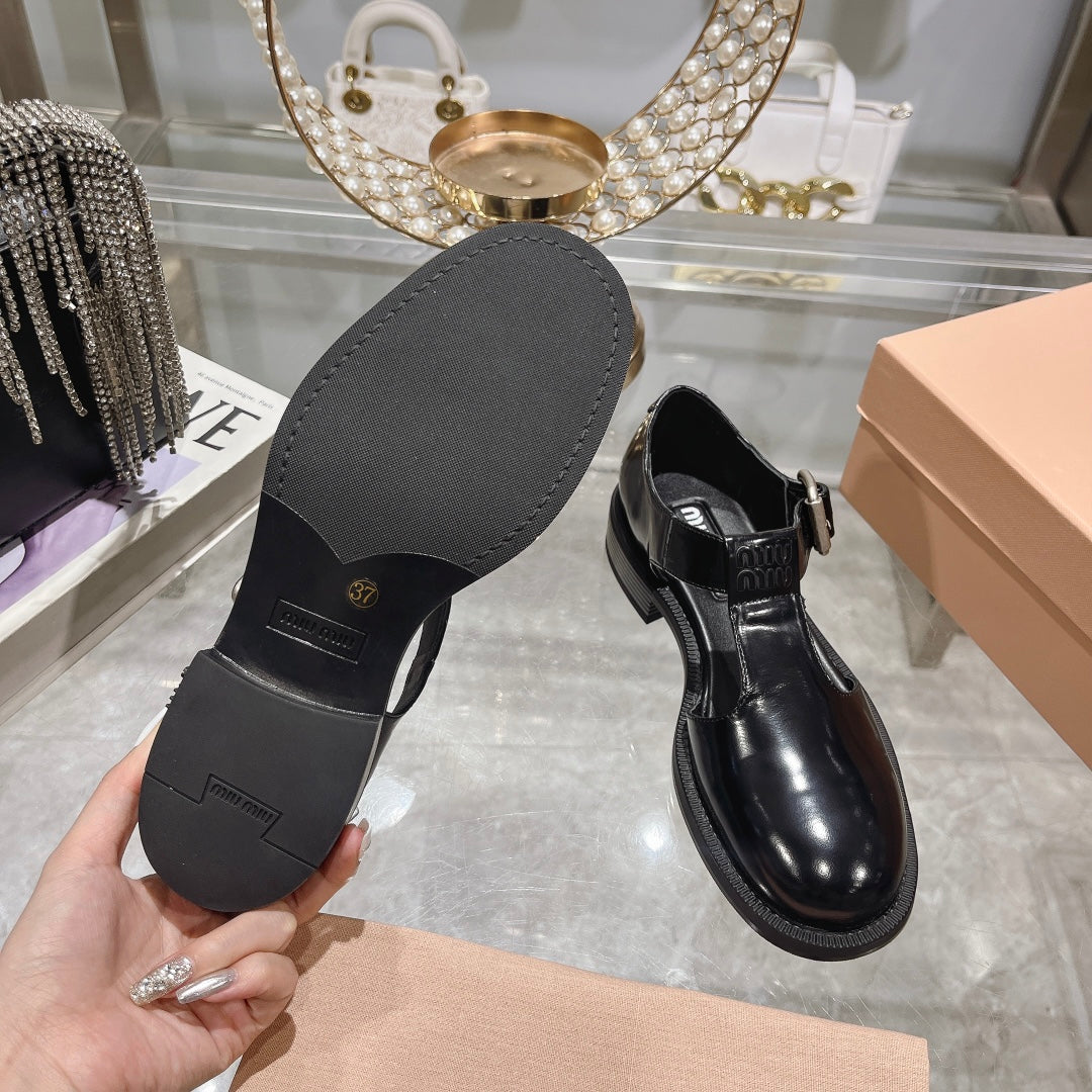 Sandal Black Cowhide With T-string