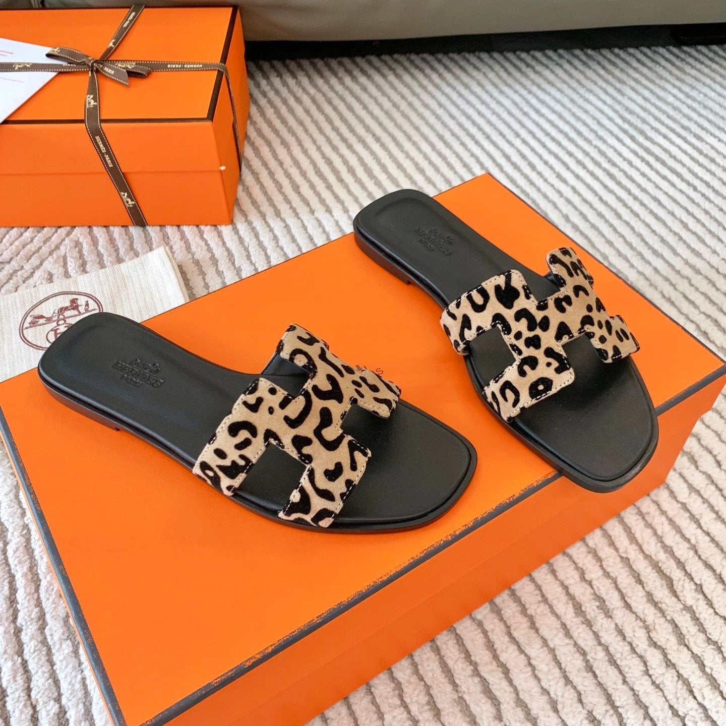 ORAN SANDAL IN CAMEL BROWN MIX BLACK SUEDE