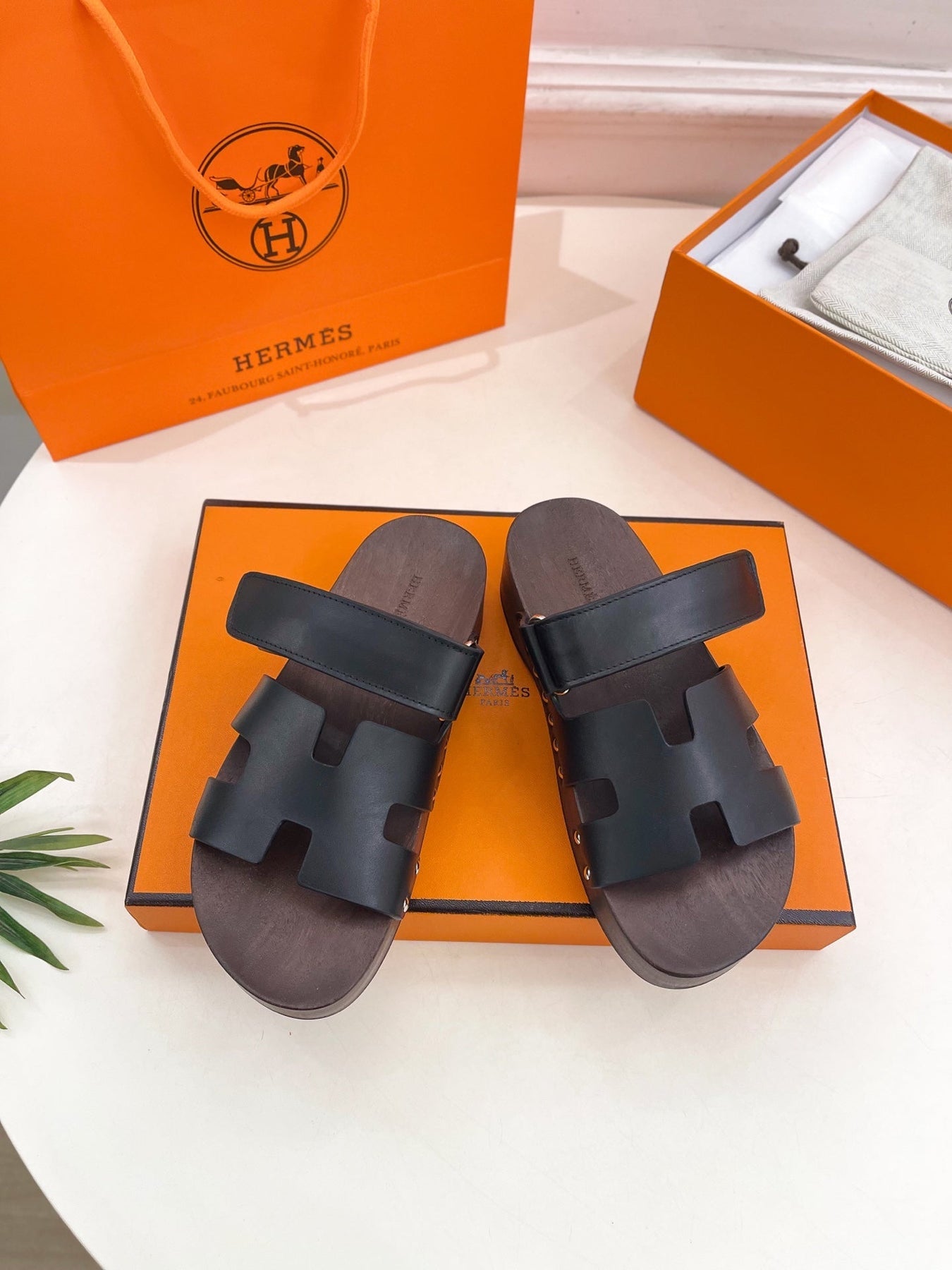 KOS CLOG IN BLACK CALFSKIN