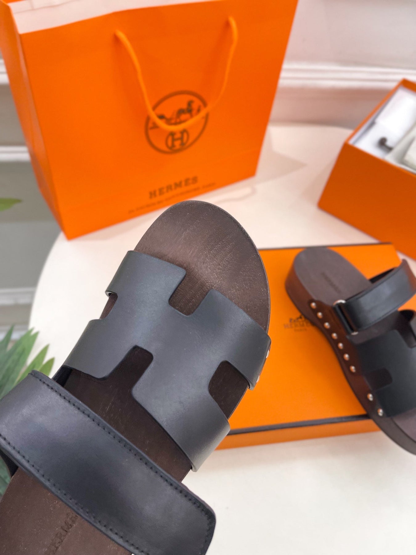 KOS CLOG IN BLACK CALFSKIN