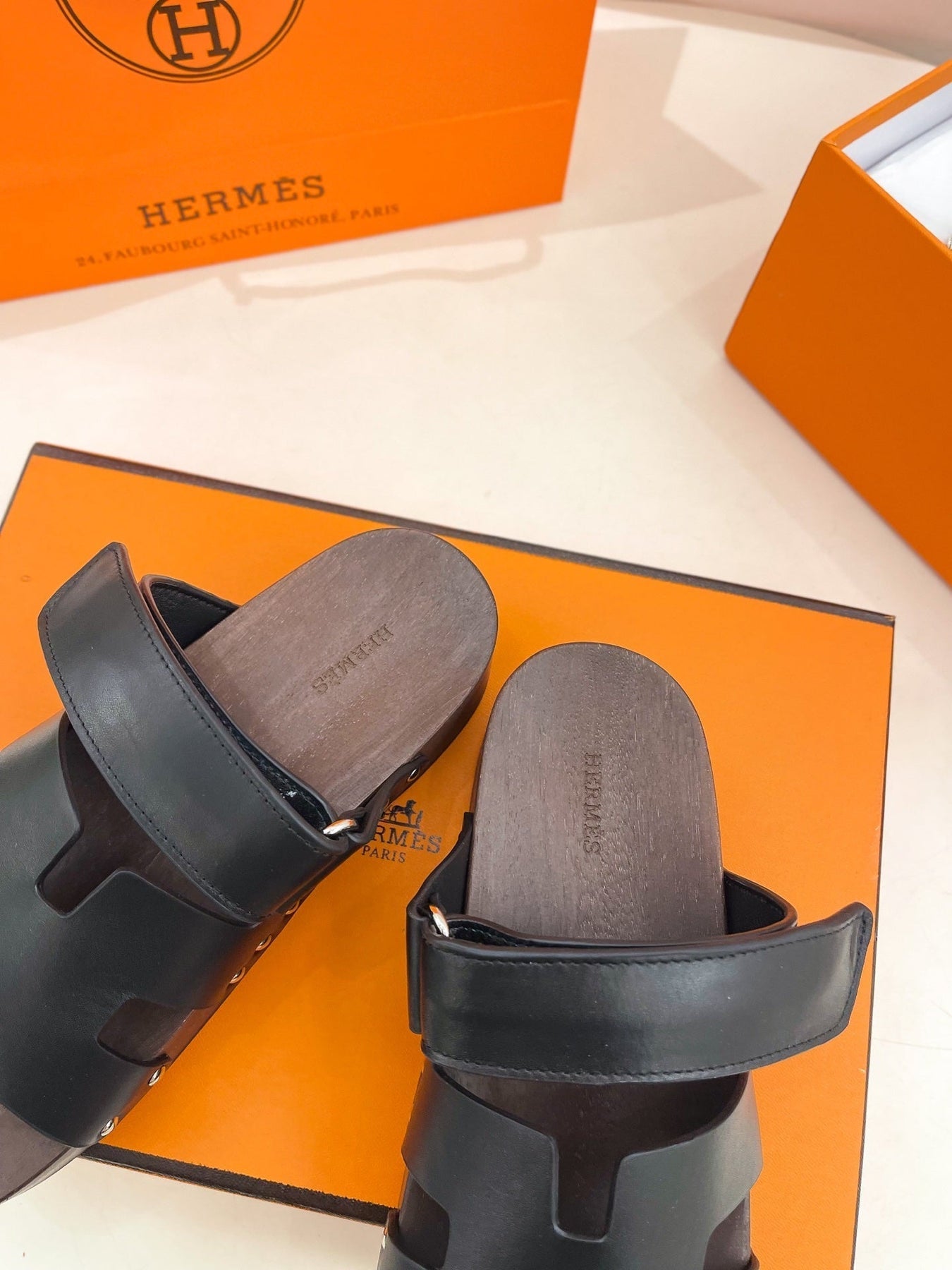 KOS CLOG IN BLACK CALFSKIN