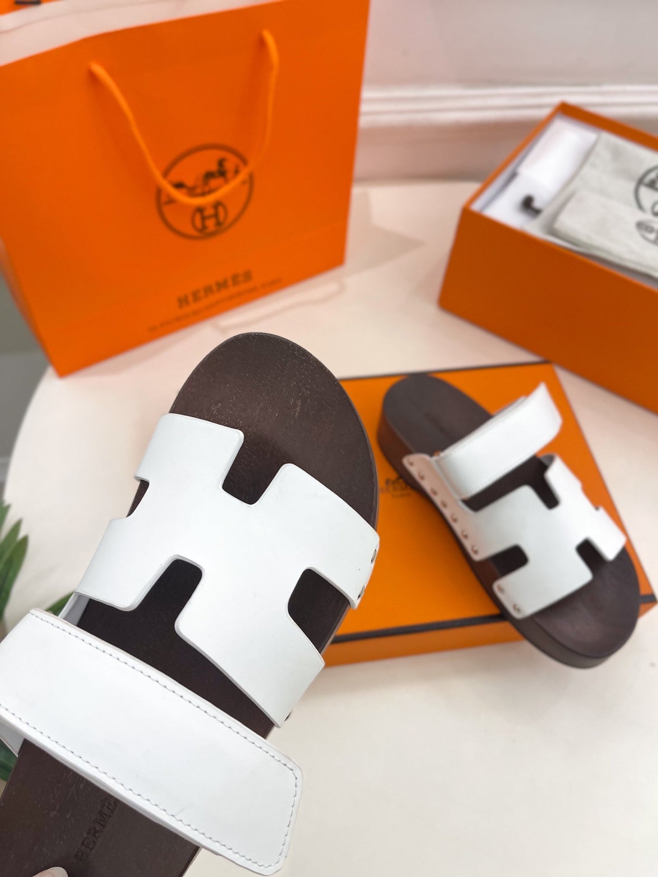 KOS CLOG IN WHITE CALFSKIN