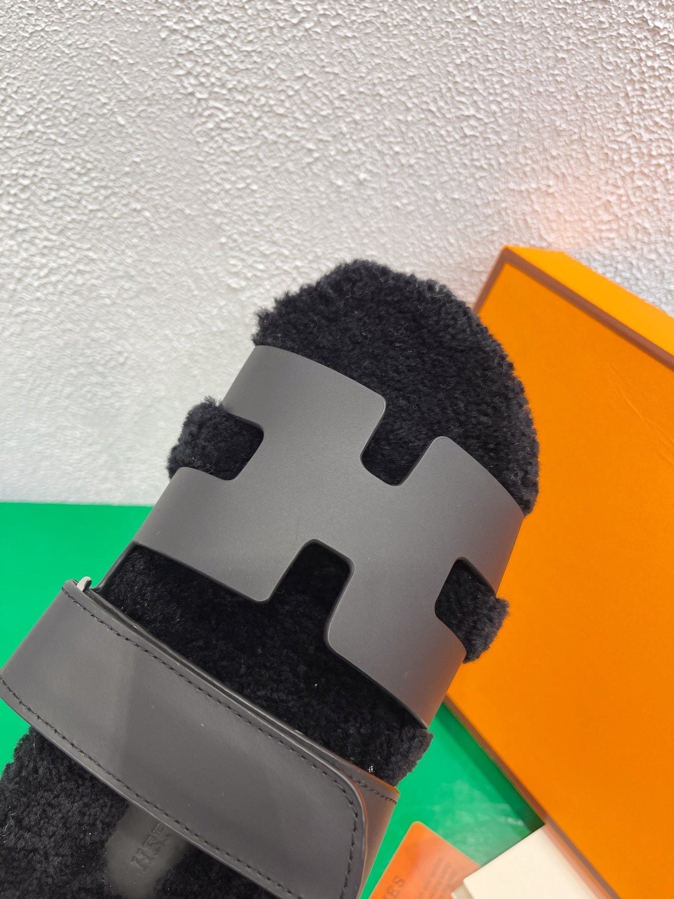 Chypre Sandal Black shearling insole Black goatskin lining